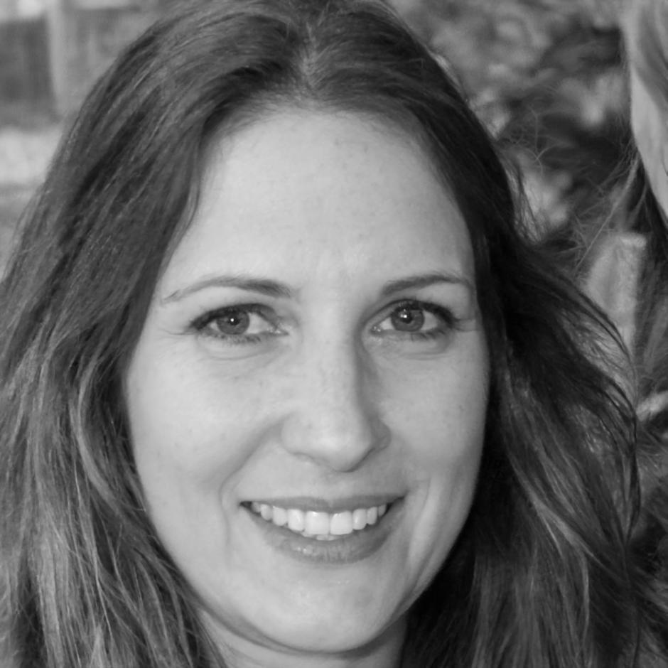 Keira Lindgren, financial educator specializing in practical money management and debt reduction strategies